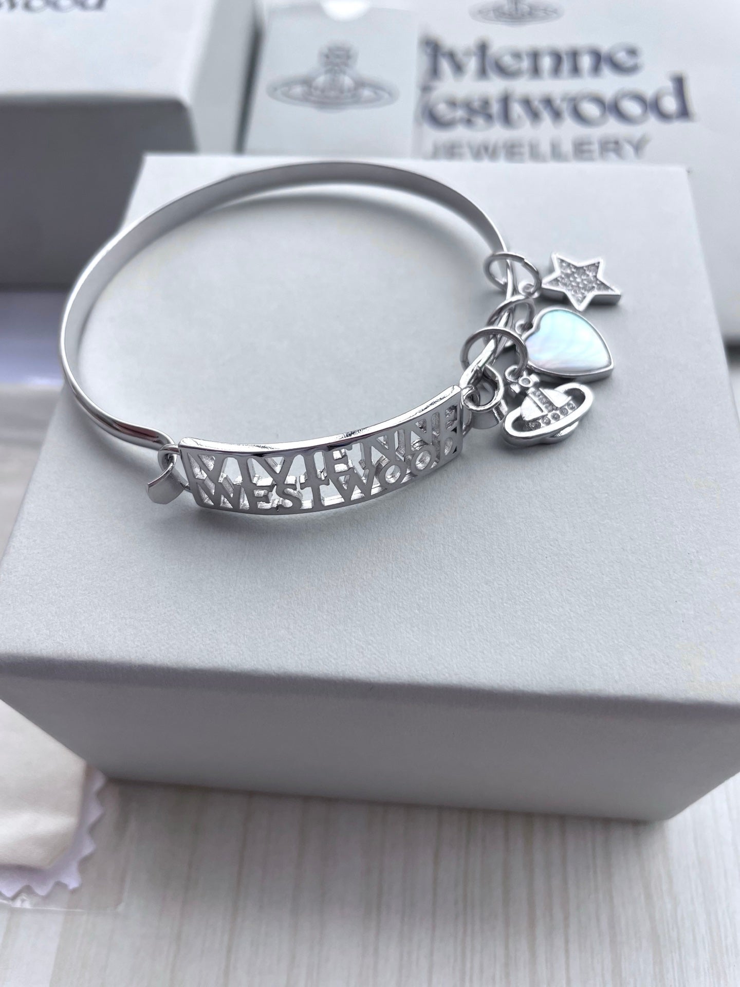 Vivienne Westwood 2026 Shell & Heart Initial Bracelet